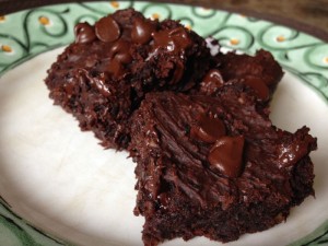 These flourless black bean brownies are on the gooey side which is fine with me…and so yummy.  I think I am going to be hooked on flourless baking, well at least some things for now. 