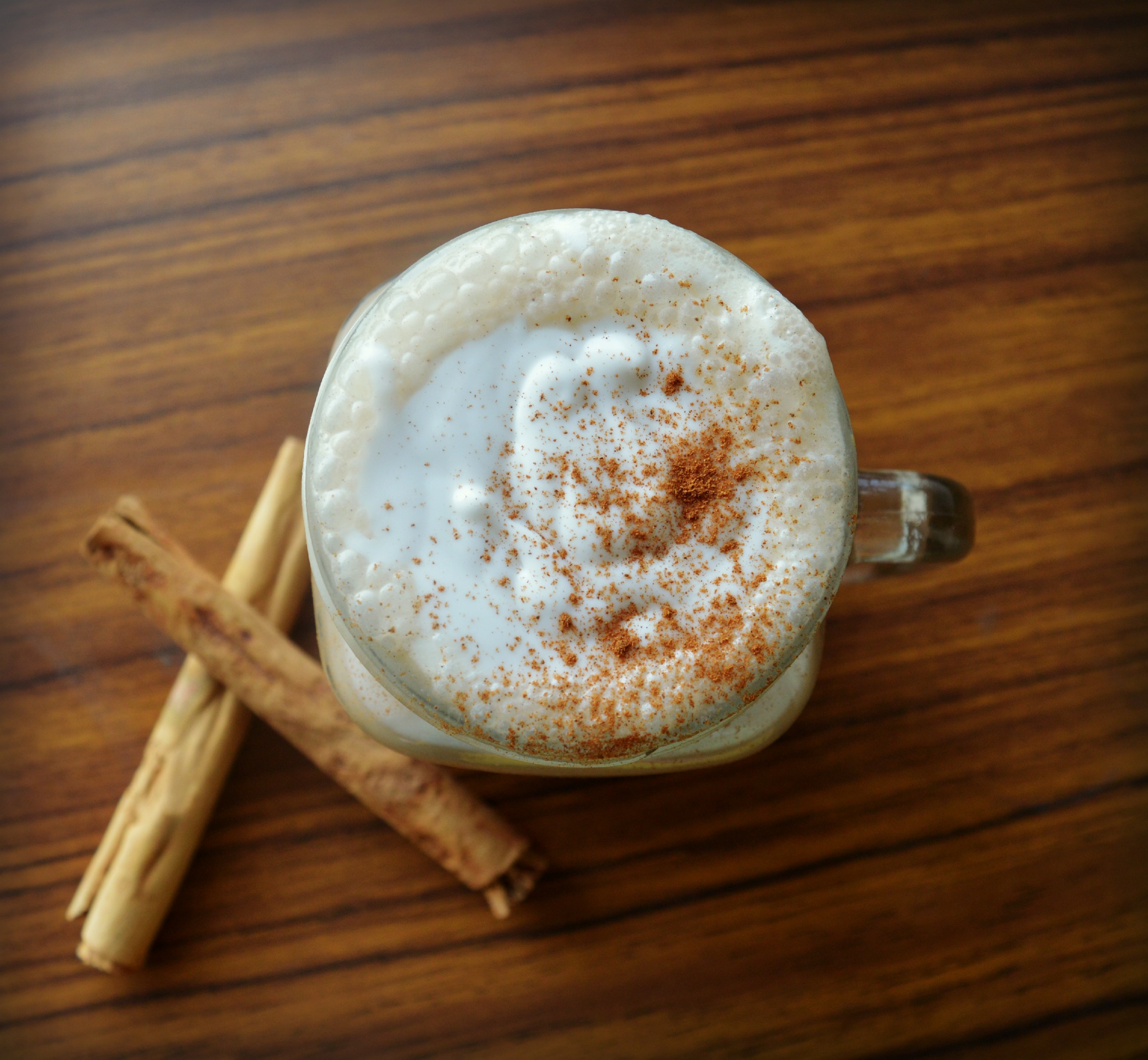 Do you love holiday flavors like peppermint and egg nog? This vegan Gingerbread Latte packed full of holiday flavor, and is a vegan option you can make at home.