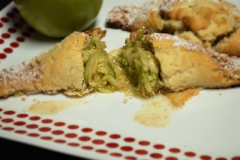OH do I love pies and turnovers, and I have a great recipe for a Green Apple Turnover for you!  Yes it's Gluten Free, doesn't it look mouth watering and tender?  
